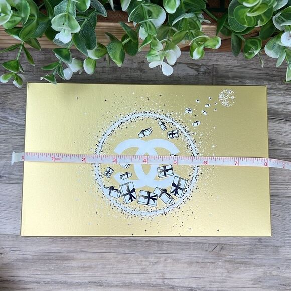 Chanel Limited Edition Gold Gift Box Easy Come Easy Glow - Picture 8 of 10